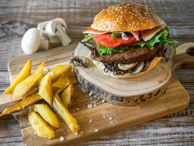 Hamburger vegano con patatine