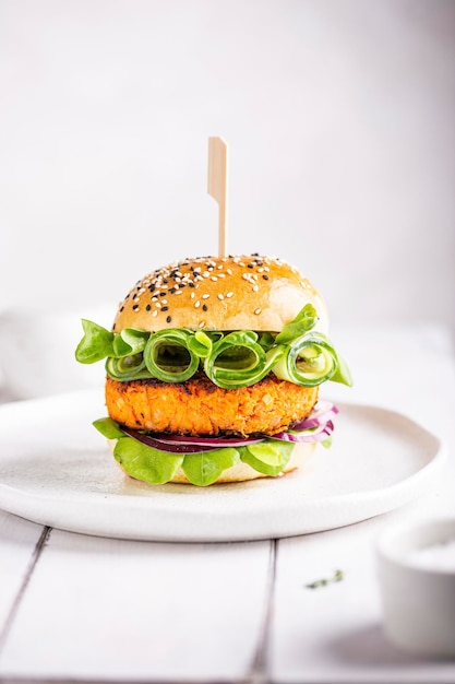 Hamburger vegetariano con cotoletta di verdure