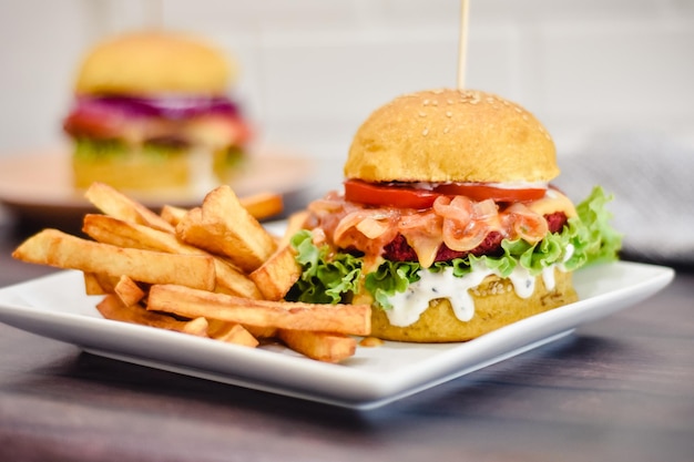 Hamburguesa con papas fritas