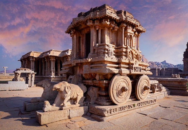 Hampi o Hampe indicato anche come il Gruppo dei Monumenti ad Hampi