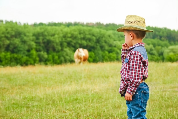 Happy baby cowboy in natura