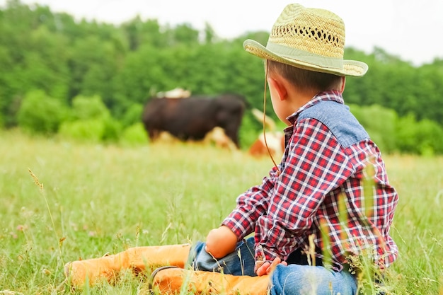 Happy baby cowboy in natura