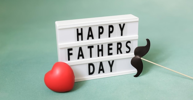 Happy Father's Day Messaggio lightbox del padre con cuore rosso Concetto di biglietto di auguri Amo papà