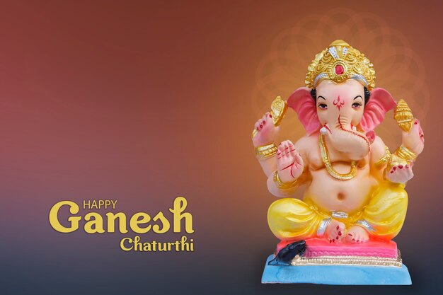 Happy Ganesh Chaturthi Greeting Card design con scultura di Lord Ganesha