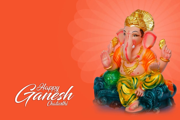 Happy Ganesh Chaturthi Greeting Card design con scultura di Lord Ganesha