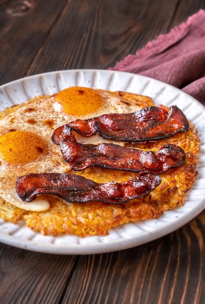 Hash brown con uovo e pancetta