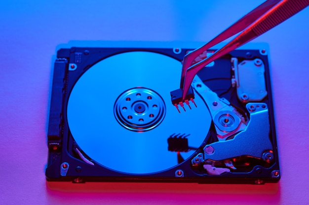 Hdd o hard disk, parte del computer, concetto di sicurezza informatica e furto di dati, privacy dei dati