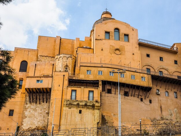 HDR Casteddu che significa Quartiere del Castello a Cagliari