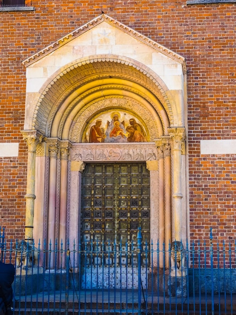 HDR Chiesa di Sant Eustorgio Milano