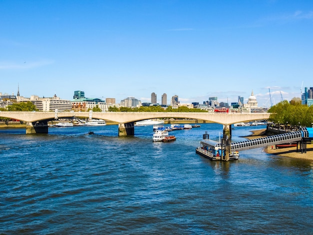 HDR fiume Tamigi a Londra