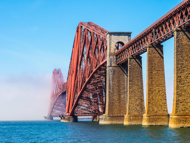 HDR Forth Bridge sul Firth of Forth a Edimburgo