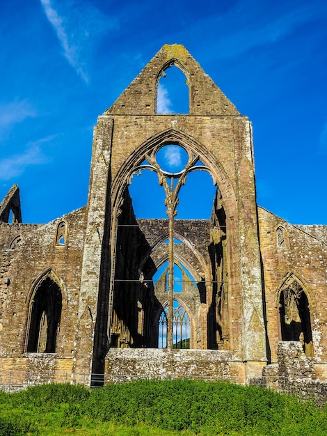 HDR Tintern Abbey Abaty Tyndyrn a Tintern