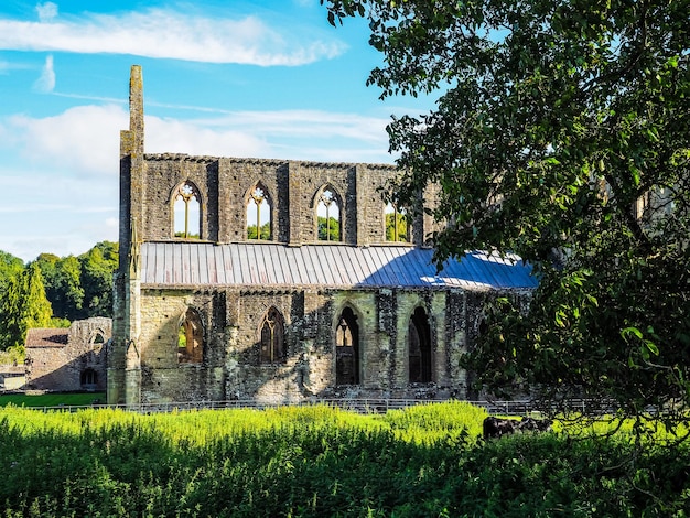 HDR Tintern Abbey Abaty Tyndyrn a Tintern