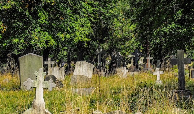 HDR Tombe e croci al cimitero di Goth