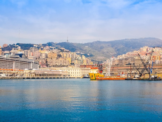 HDR Vista di Genova Italia dal mare