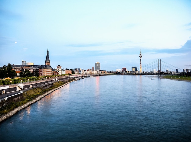 HDR Vista notturna di Duesseldorf