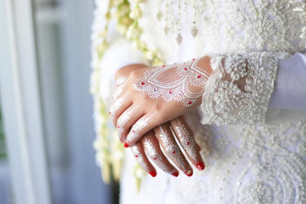 Hennè da sposa intagliato bello e unico a portata di mano delle spose