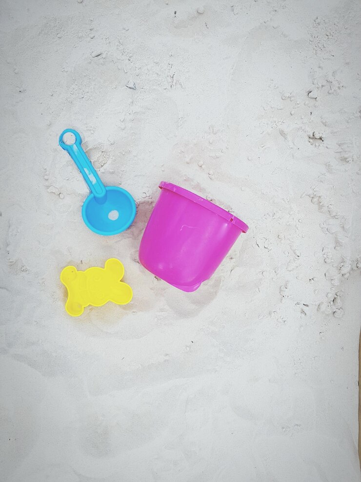 Photo high angle view of toys on sand at beach