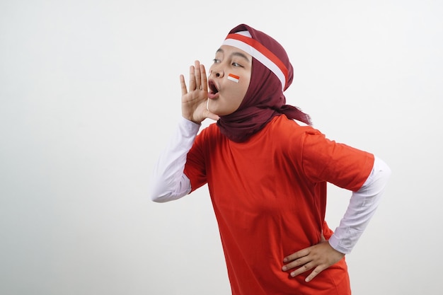 Hijab Donna che grida notizie festa dell'indipendenza indonesiana