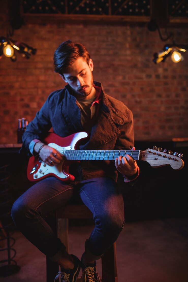 Foto hipster, discoteca, bar, pub, bancone, professionale, abilità, competenza, abbigliamento casual, chitarra, elec