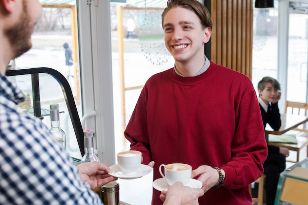 Hipster gioventù tempo libero lifestyle uomo coffee shop