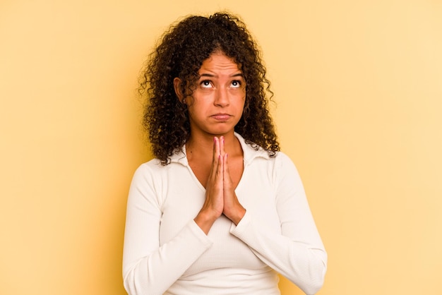 Holding hands in pray near mouth feels confident
