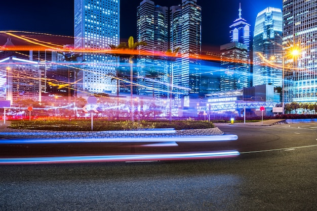 Hong Kong costruzione urbana e veicoli stradali, vista notturna