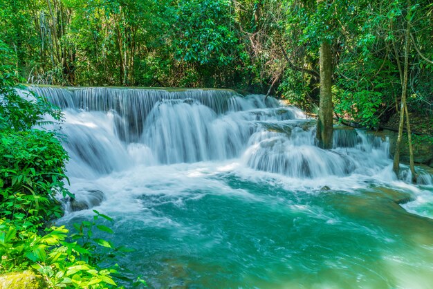 Huay Mae Kamin Waterfall a Kanchanaburi in Tailandia