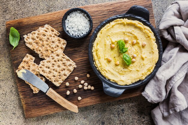 Hummus cremoso fatto in casa sano