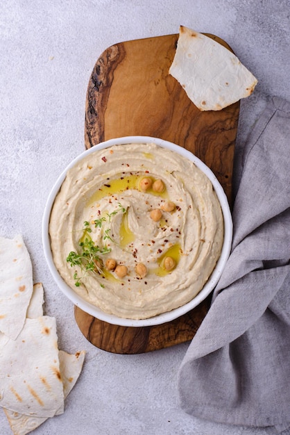 Hummus di ceci e pane pita