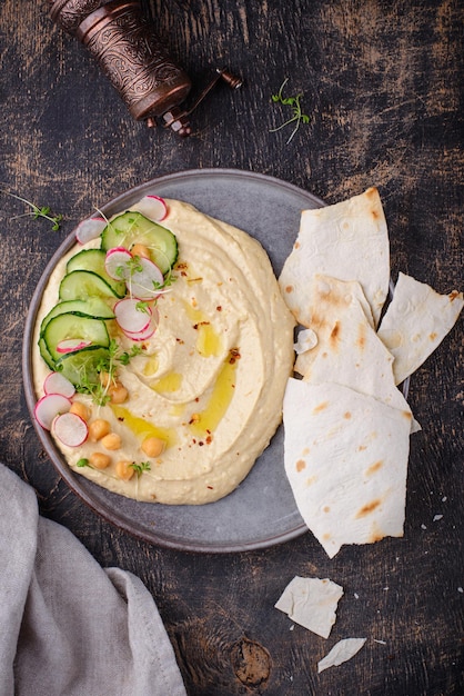 Hummus di ceci e pane pita