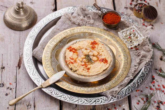 Hummus, tuffo di ceci, con rosmarino,