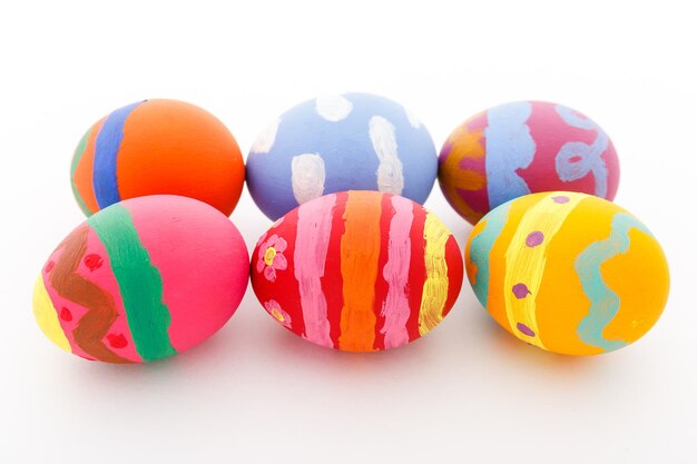 I bambini hanno dipinto l'uovo di Pasqua