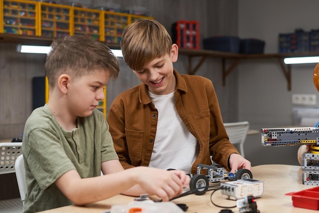 I bambini imparano alla scuola di scienze