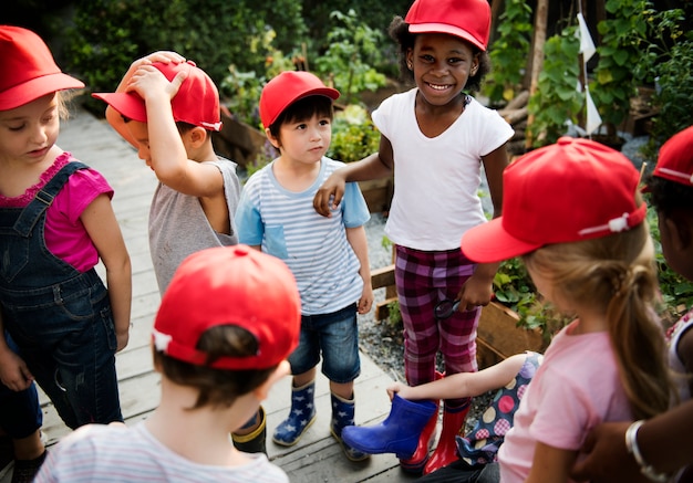 I bambini si divertono insieme