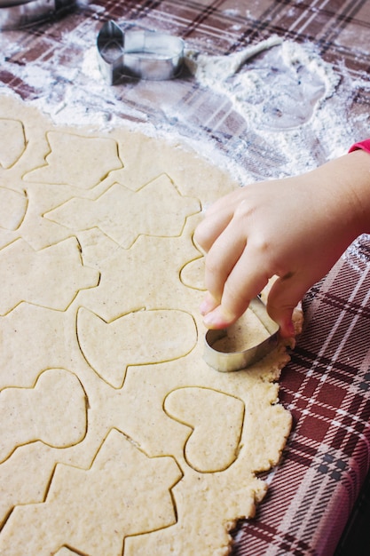 I biscotti di Natale sono fatti in casa. Messa a fuoco selettiva Cibo.