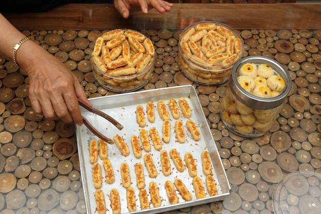 I biscotti Kaasstengels gialli dorati Biscotti al formaggio olandesi appena sfornati