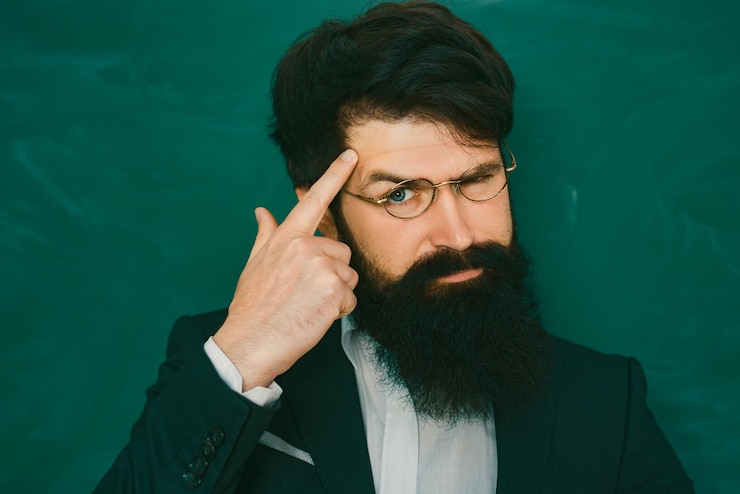Foto i buoni insegnanti amano insegnare agli insegnanti a prepararsi per gli esami universitari, la professione di insegnante e imparare