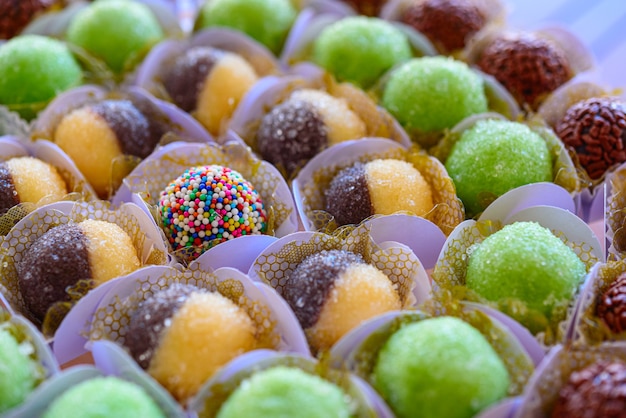 I dolci tradizionali della festa di compleanno di Brigadeiros in Brasile