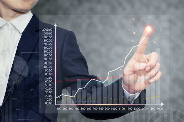 I grafici di compravendita di azioni mostrano grafici di dati finanziari su schermi digitali