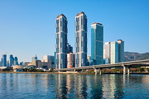 I grattacieli di Busan e il ponte di Gwangan, Corea del Sud