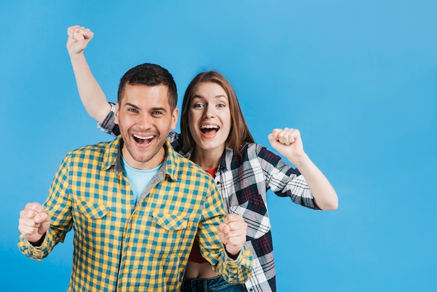 I migliori amici che esprimono una vittoria