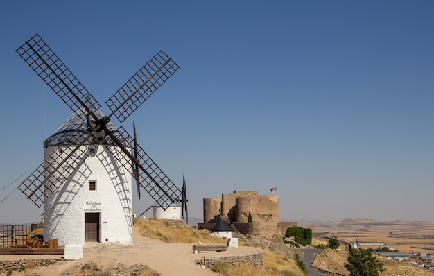 I Mulini a vento di Consuegra sono un gruppo di mulini situati nel comune spagnolo di Consuegra