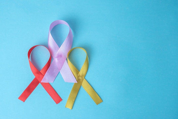 i nastri del cancro il concetto della giornata mondiale del cancro il simbolo del cancro lo sfondo