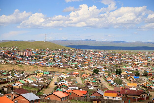 I tetti colorati della città di Arkaikheer Mongolia