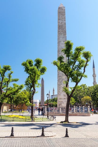 I turisti che visitano l'antico Ippodromo di Istanbul in Turchia