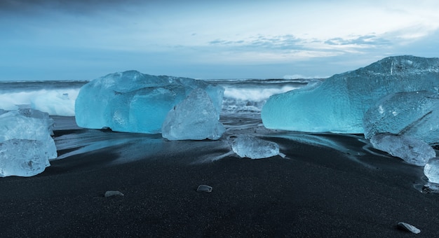 Iceberg alla spiaggia del diamante in Islanda