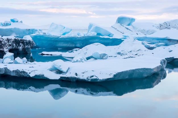 Iceberg blu nella laguna glaciale, Jokulsarlon, Iceland