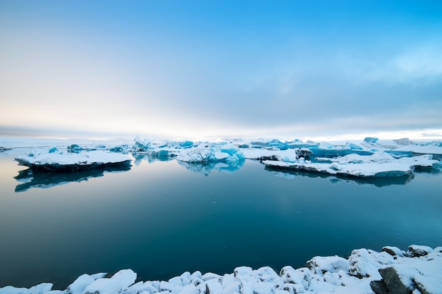 Iceberg blu nella laguna glaciale, Jokulsarlon, Iceland