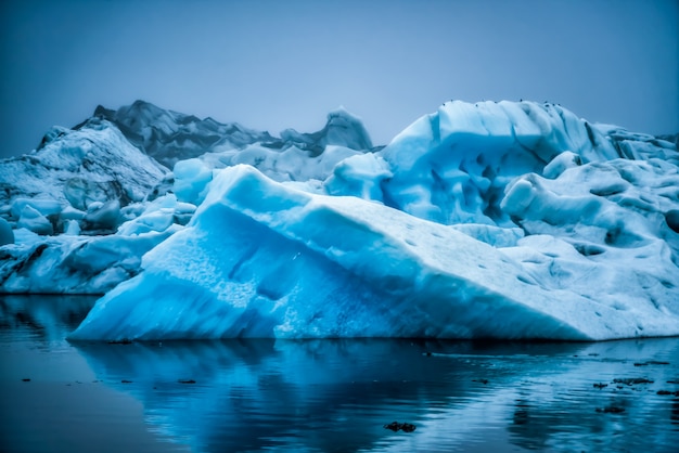 Iceberg nella laguna glaciale di Jokulsarlon in Islanda.